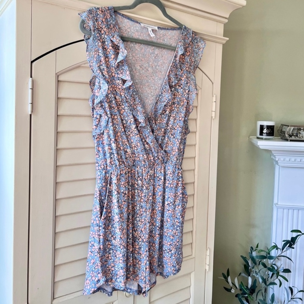 BCBGeneration Medium Floral Ruffle Side Pockets Romper Jumper